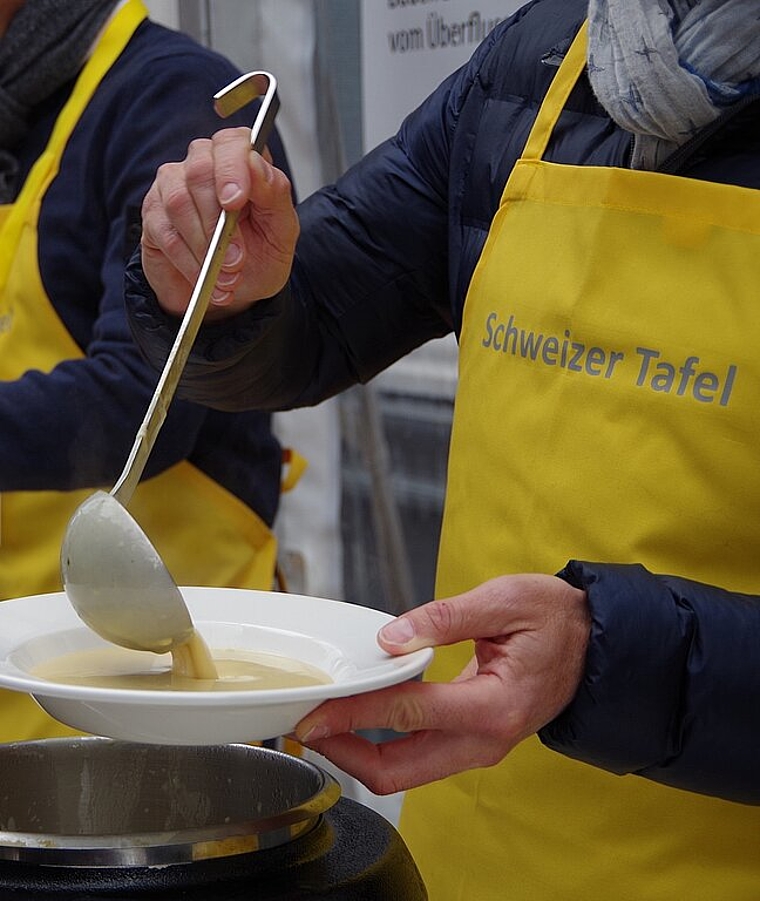 Am Donnerstag, 21. November kann am Nationalen Suppentag zugunsten der Schweizer Tafel eine Suppe vor dem Coop City genossen werden. (Bild: ZVG)