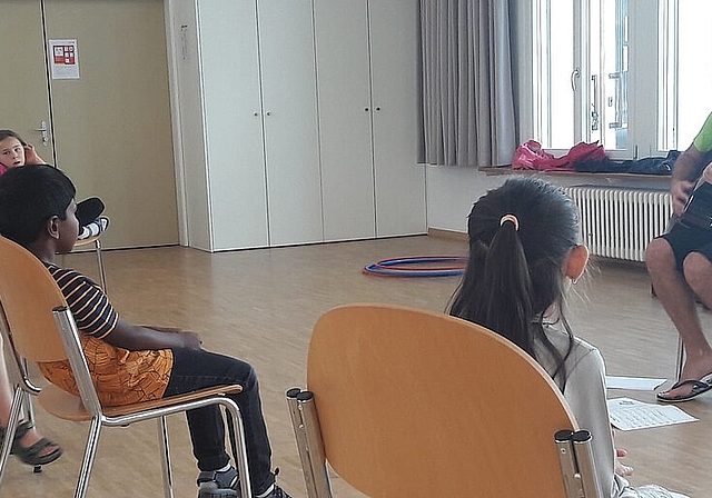 Die «Minis» des Kinder- und Jugendchors Starrkirch-Wil bekamen vergangene Woche prominenten Besuch. (Bild: ZVG)