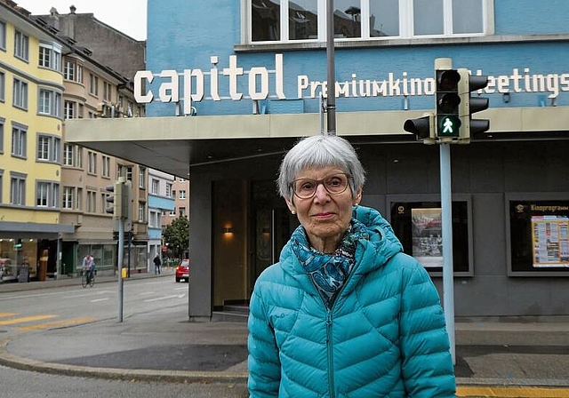 Heidi Oetiker vor dem Premium-Kino Capitol, zurzeit Gastgeber des Kinos Lichtspiele. (Bild: Hans Himmelreich)