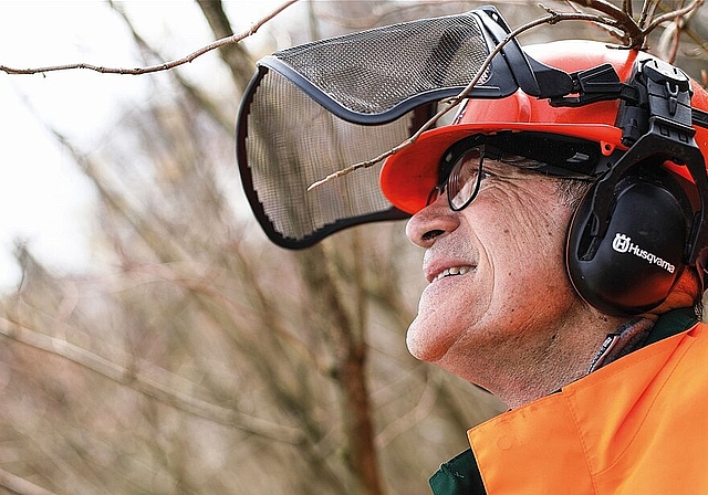 Die Fotografin Christina Brun widmete sich in ihren Fotografien Persönlichkeiten aus dem Dorf: Auf der Fotografie abgebildet ist ein Teilnehmer des Schnittkurses. (Bild: Christina Brun)