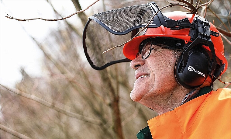 Die Fotografin Christina Brun widmete sich in ihren Fotografien Persönlichkeiten aus dem Dorf: Auf der Fotografie abgebildet ist ein Teilnehmer des Schnittkurses. (Bild: Christina Brun)