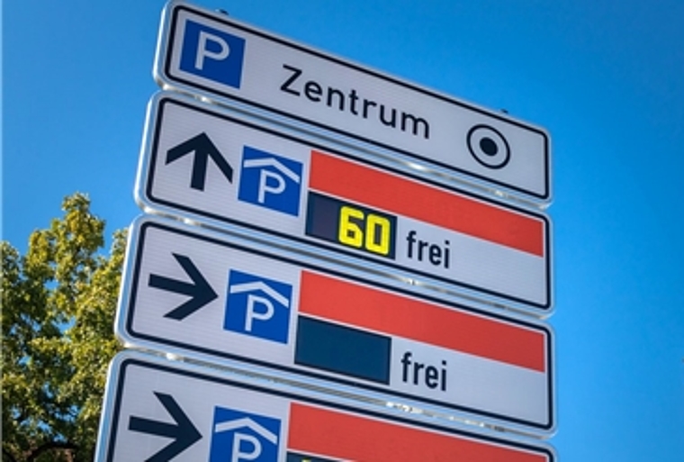 An der Sitzung vom 20. Dezember wird der Stadtrat dem Parlament ein Parkleitsystem nach dem Vorbild Aarau zur Bewilligung vorlegen. (Bild: Symbolbild / Fotolia)