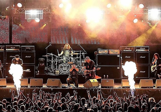 Am Riverside Openair in Aarburg wird auch in diesem Jahr mit Bands wie Survivor , Apocalyptica oder Shakra kräftig eingeheizt. (Bild: ZVG)