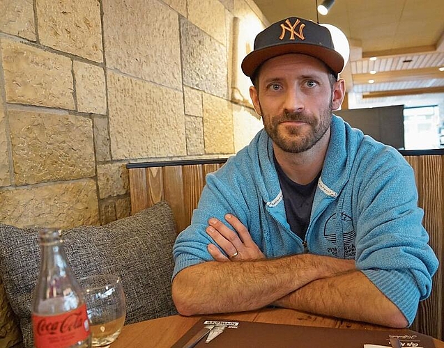 Diego Schwarzenbach bereitet sich auf die Zeit nach der Eishockeykarriere vor. (Bild: AGU)