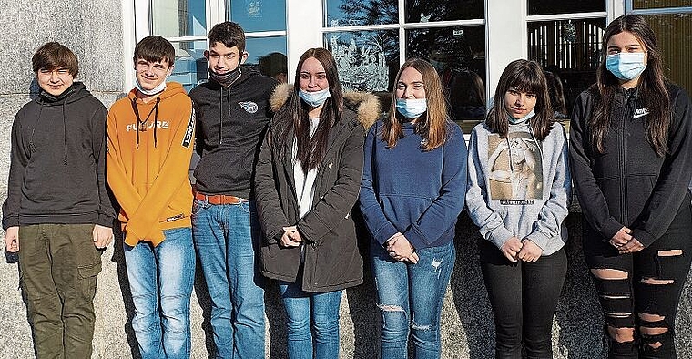 Diese Schülerinnen und Schüler der Klasse Sek B3a des Oltner Frohheimschulhauses haben einen Lehrvertrag in der Tasche: (v.l.) Marvin Bur (Produktionsmechaniker EFZ), Marcel Beschorner (Strassentransportfachmann EFZ), Elias Baisotti (Logistiker EFZ