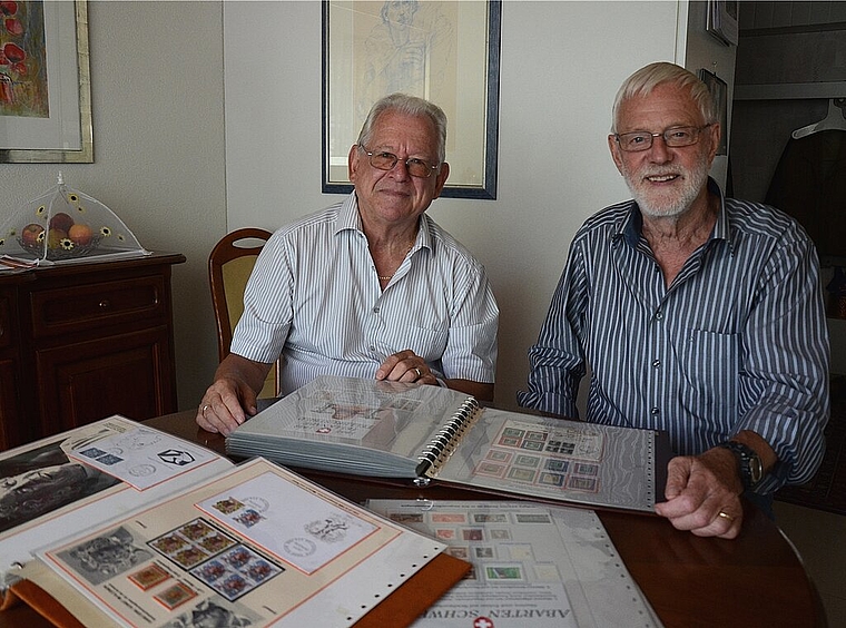 Reinhold Huber und Werner Stalder verbindet das Interesse an Briefmarken.NKO)