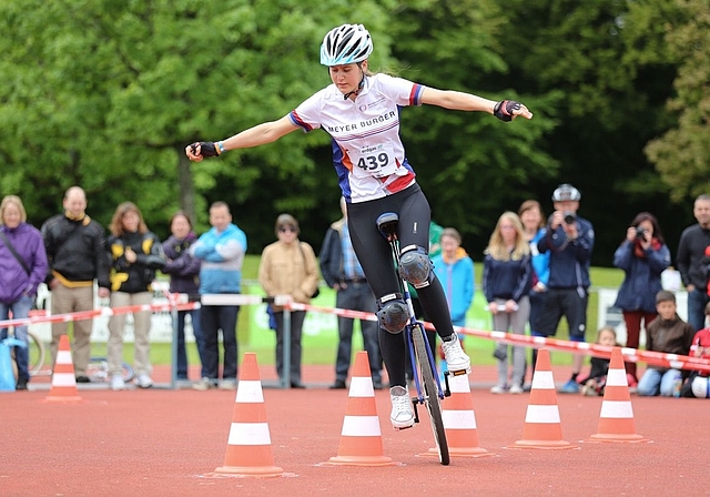 Mirjam Lips in Action im Slalom an der Einrad-EM 2013 in Langenthal und... (ZVG)

