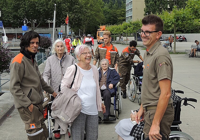 Auf Augenhöhe mit den Klientinnen und Klienten begaben sich die Zivilschützer bei ihrem WK-Einsatz. (Bild: ZVG)
