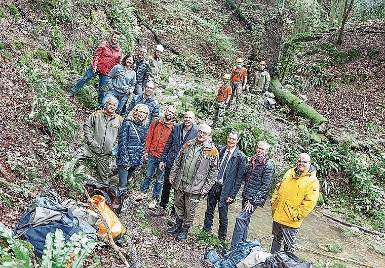 Das Kader der Regionalen Zivilschutzorganisation Olten mit Nationalrätinnen und Nationalräten in der Rickenbacher Schlucht. (Bild: ZVG)