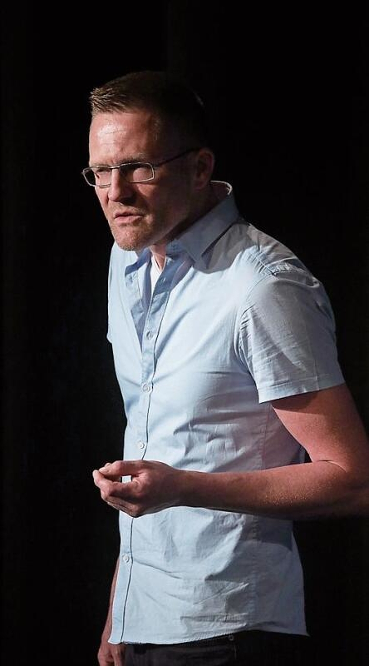 Der Burgdorfer Andreas Iseli ist der Gewinner des Oltner Kabarett-Castings 2022. (Bild: ZVG)