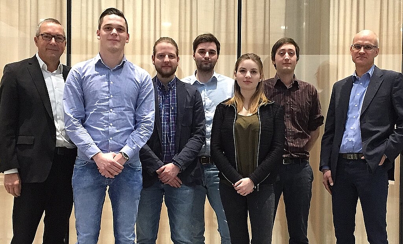 Studierendengruppe mit dem Thema 1 «Clusterbildung im Bereich Diagnostik» (v.l.): Urs Blaser (Wirtschaftsförderung Region Olten), Nicola Brand, Simon Schneebeli, Kerin Guscelli, Meghan Sorrell, Adrian Burger und Prof. Dr. Franz Barjak (Dozent Hochschule für Wirtschaft FHNW). (Bild: ZVG)
