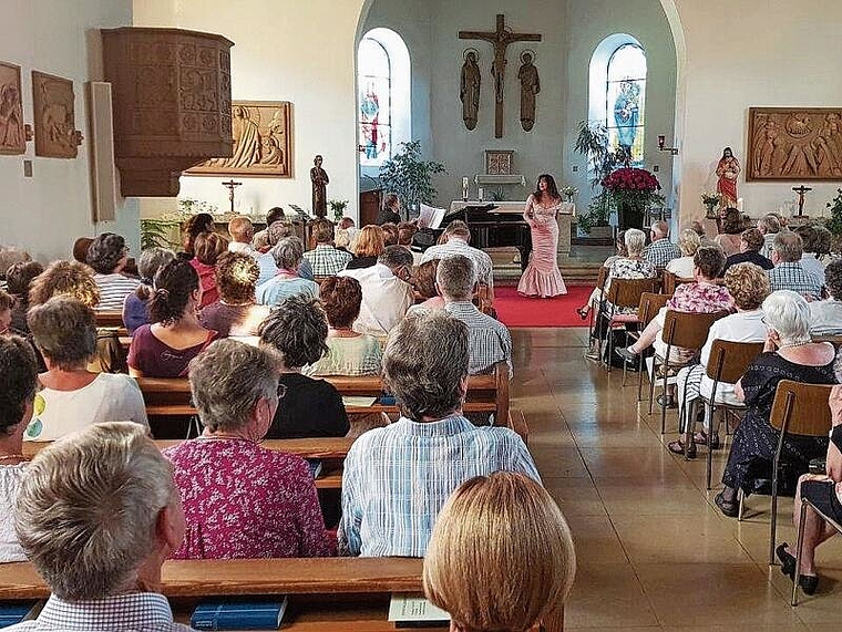 Noëmi Nadelmann bei einem ihrer letzten Konzerte in der Kirche Ifenthal. (Bild: ZVG)