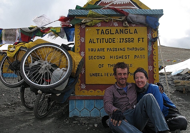 Robert Spengeler (l.) und Monika Estermann entdeckten die Welt von ihrem Fahrradsattel aus und bereisten während 13 Jahren insgesamt 64 Länder. (Bild: ZVG)