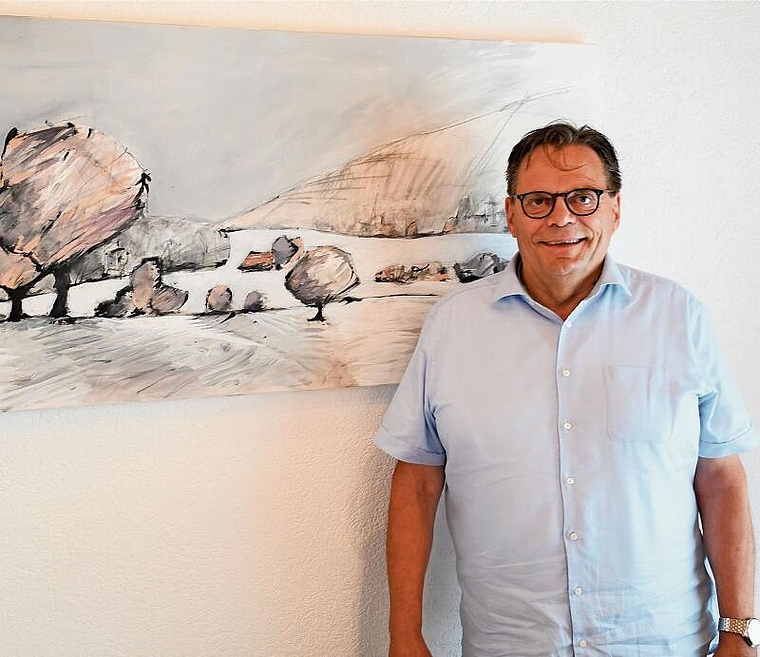 Theophil Frey nimmt sich seit seiner Pensionierung immer noch Zeit, Landschaften zu studieren. (Bild: Cyrill Pürro)
