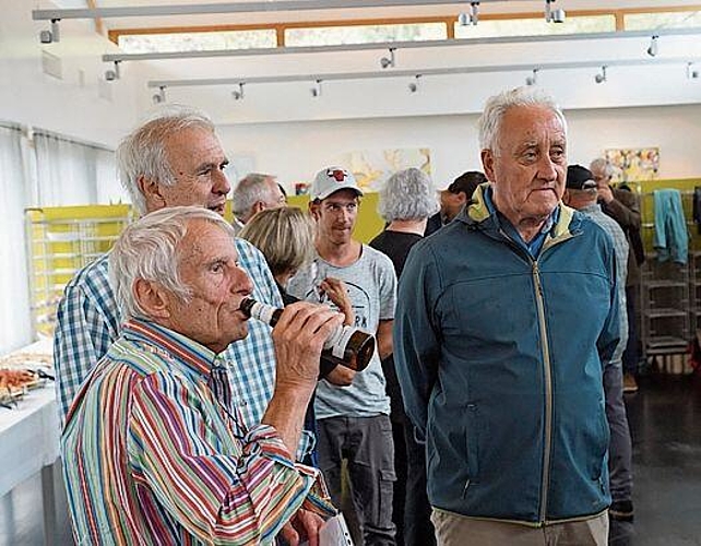 Feier und Apéro fanden wegen des Wetters im Restaurant des Spitals statt.