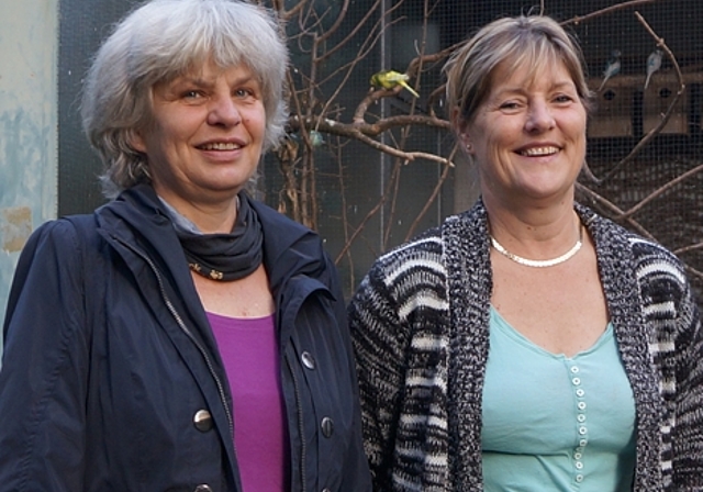 Sarah Windler (l.), Präsidentin des Volierevereins Olten und Astrid von Wartburg, Leiterin der Voliere Olten: «Wenn die Vögel im Süden verweilen, zieht sich auch unser Verein zurück.» (Bild: Franz Beidler)
