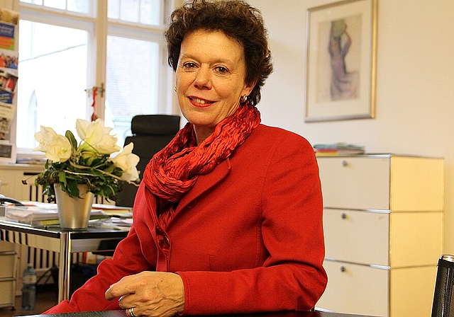 Ein positiv denkender Mensch: Bei Frau Landammann Esther Gassler ist das Glas stets halb voll. mim)