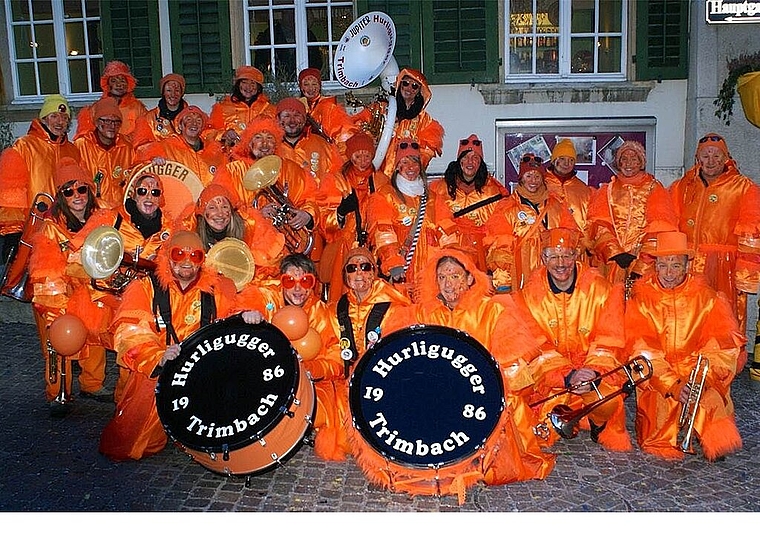 Die Hurligugger an der letztjährigen Oltner Fasnacht mit dem Motto «orange». ZVG)