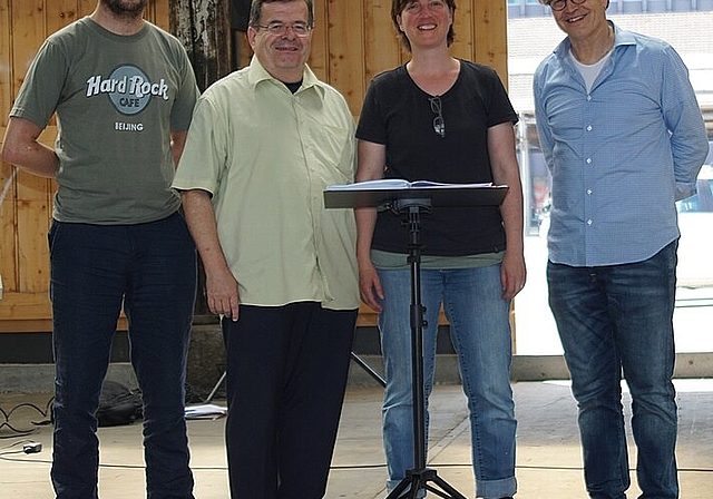 (v.l.) Korrepetitor Christoph Mauerhofer, Komponist Jean-François Michel, Chorleiterin Sandra Rupp Fischer und der musikalische Gesamtleiter Ludwig Wicki in der Alten Hauptwerkstätte in Olten. (Bild: Franz Beidler)
