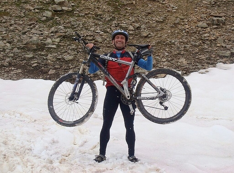 Begeisterter Sportler: Walter Fürst, Leiter Schulsport, auf einer Biketour. ZVG)