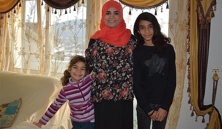 Geniessen Weihnachten als familiäres Ereignis: Hagra Salem (M.) mit ihren Töchtern Sara (l.) und Balkis. (Bild: vwe)