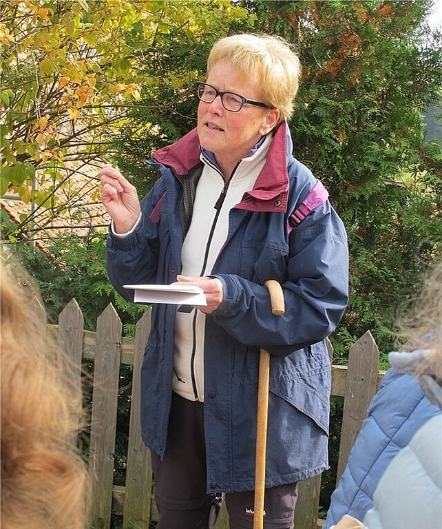 Die Kräuterfrau Nelly Hüsler begeistert mit fundiertem Wissen. (Bild: ZVG)