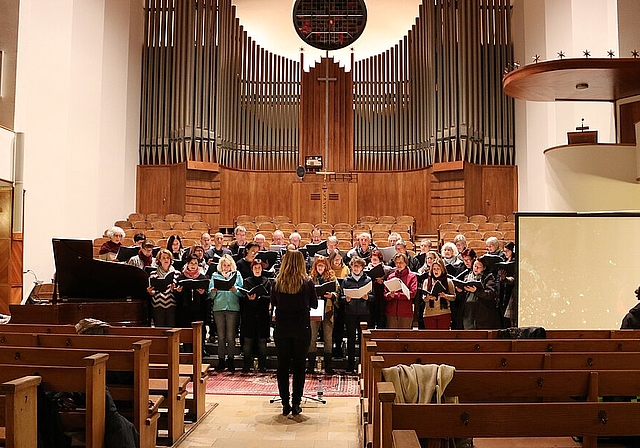 Am vergangenen Montag probten die Beteiligten, allen voran der ProjektChor Olten in der Friedenskirche in Olten. (Bild: mim)
