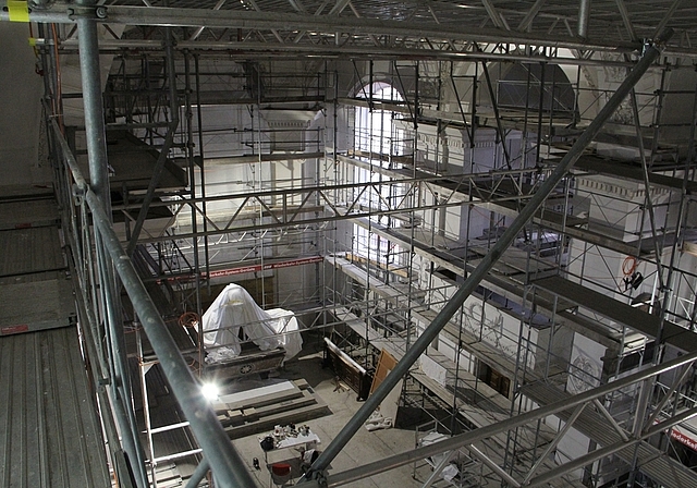 Nach und nach wird in den nächsten Wochen das Baugerüst zurückgebaut. (Bild: mim)