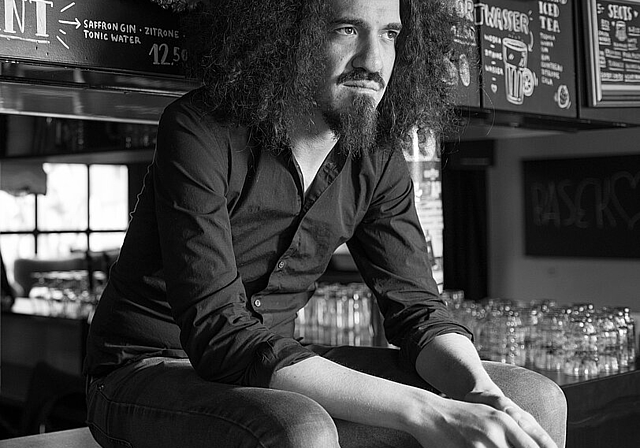 Daniel Kissling, Kulturschaffender und Barkeeper. (Bild: M. Isler)
