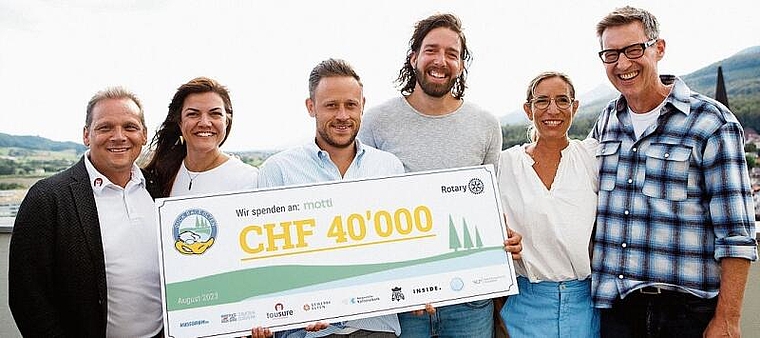 Strahlende Gesichter anlässlich der Checkübergabe. (Bild: ZVG)