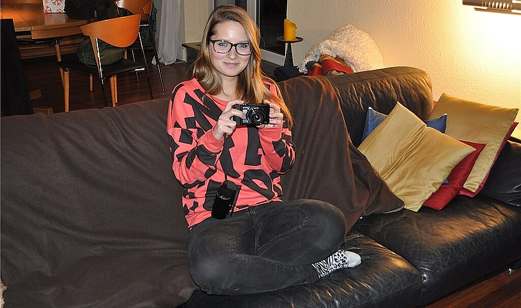 Immer mit ihrer Kamera bewaffnet: Oltner Vloggerin Daniela Vögtlin. vwe)