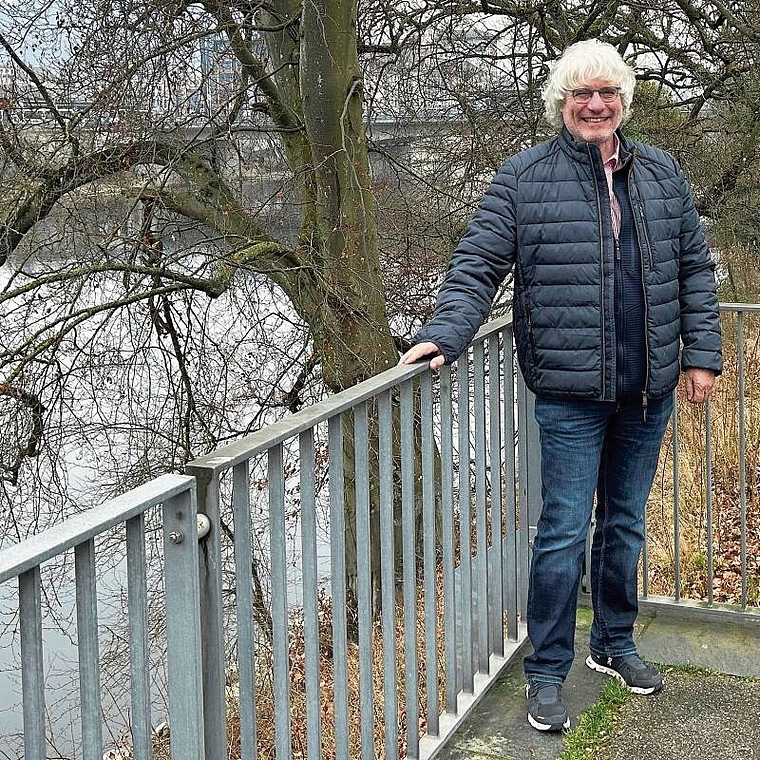 Wasser ist sein Element, weshalb Gery Meier gerne in der Aare fischen geht. (Bild: Caspar Reimer)