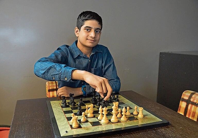 Der Kantischüler Suvirr Malli verbringt viel Zeit vor dem Schachbrett, pflegt aber noch einige weitere Hobbys. (Bild: Achim Günter)