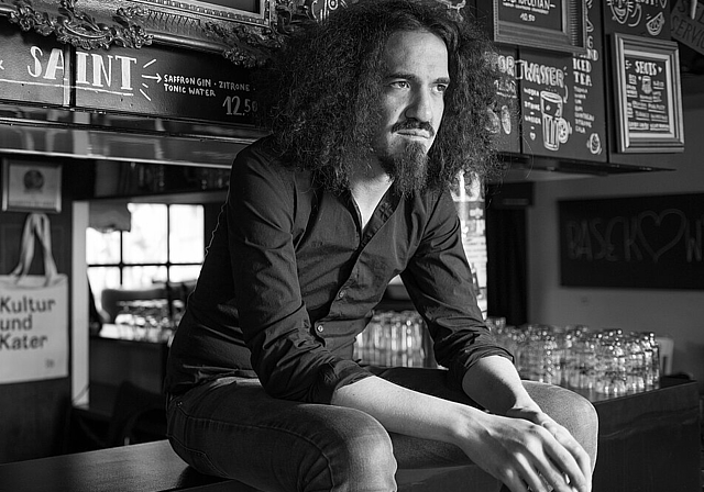 Daniel Kissling, Kulturschaffender und Barkeeper. (Bild: M. Isler)