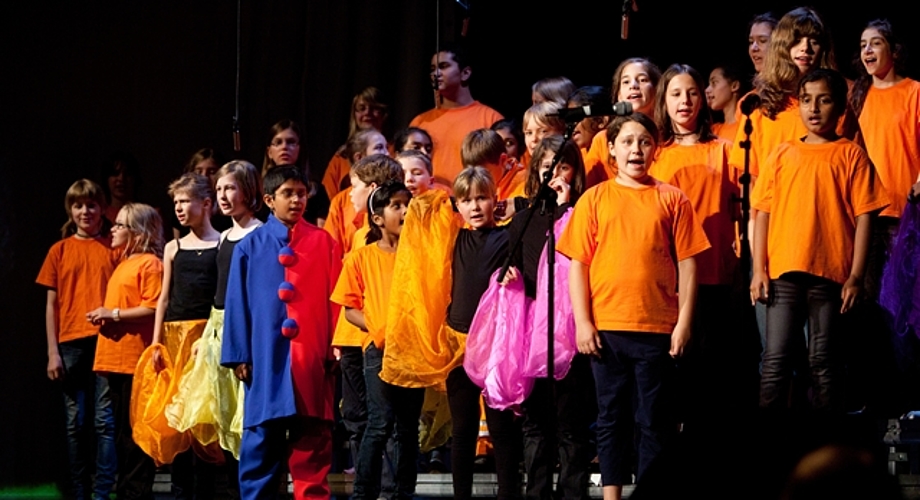 Der Kinderchor der Pfarrei St. Marien unterstützte die Solosänger tatkräftig.
