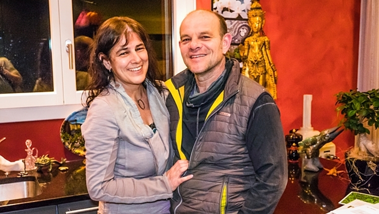 Kaminfeger und Berufslehrer in Olten: Kurt Fischer mit seiner grossen Liebe Regula. (Bild: SRF)