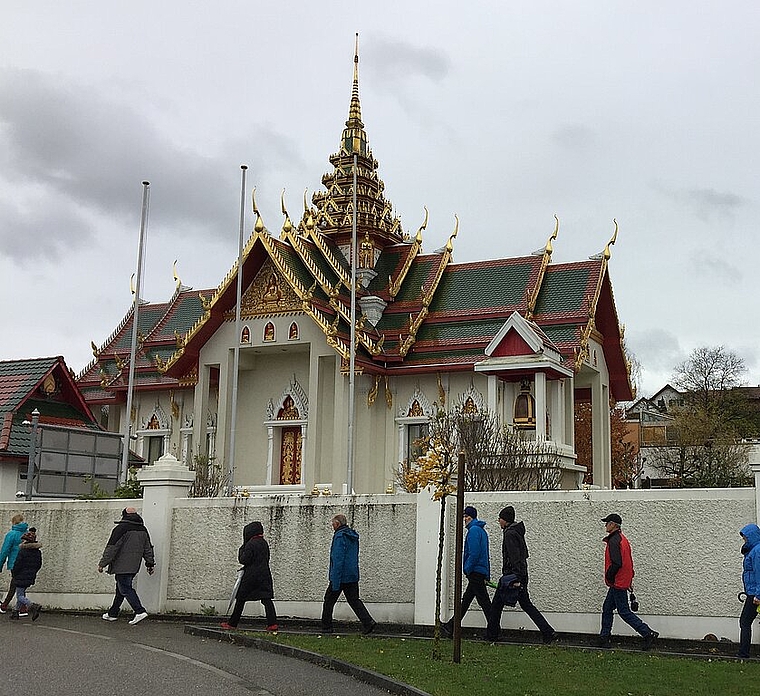 Buddhistischer Tempel Gretzenbach: Fernöstliche Pracht belohnt alle, die die Wanderung durchs Novemberwetter nicht scheuten. (Bild: ZVG)