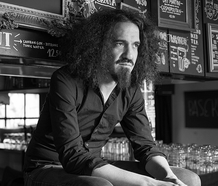 <em>Daniel Kissling</em>, Kulturschaffender und Barkeeper. (Bild: M. Isler)