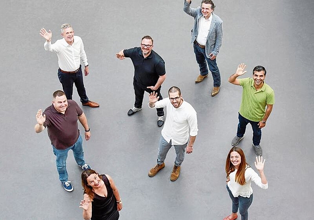 Diese acht Personen bilden das Team des «Digital Festival Olten». (Bild: ZVG)