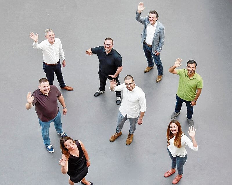 Diese acht Personen bilden das Team des «Digital Festival Olten». (Bild: ZVG)