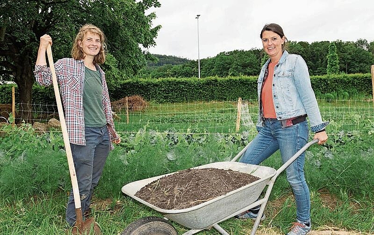 Milena Fuchs (links) und Sandra Walder sind Feuer und Flamme für ihr Projekt  «Feuer&amp;Bohne». (Bild: Achim Günter)