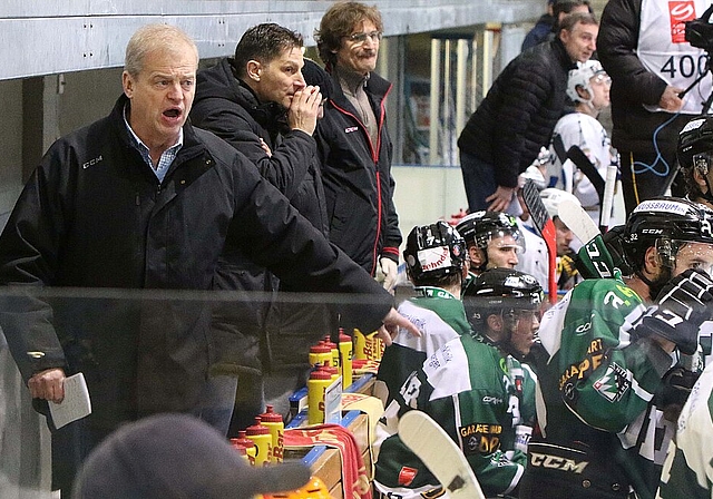 Trainer Bengt-Åke Gustafsson (l.) wird per sofort freigestellt. Der bisherige Assistent Chris Bartolone übernimmt die Verantwortung für die 1. Mannschaft des EHC Olten. (Bild: Archiv/Hansruedi Aeschbacher )