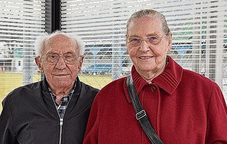 «Wunderbar»: Robert und Lena Werthmüller aus Dulliken fühlten sich im Impfzentrum gut umsorgt. (Bild: frabei)
