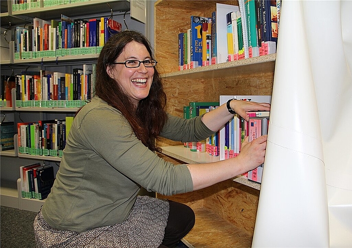 Das neue Büro der Bibliothek war vor kurzem mit Kisten überstellt.
