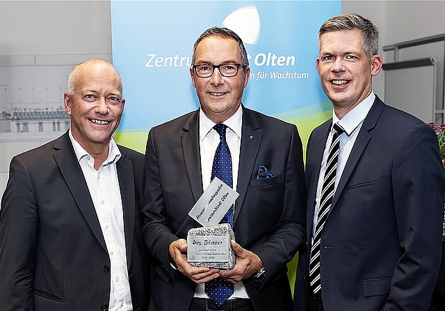 Stadtpräsident Martin Wey (v.l.) mit dem abtretenden Wirtschaftsförderer Urs Blaser und dem neuen Wirtschaftsförderer Rolf Schmid. (Bild: ZVG)