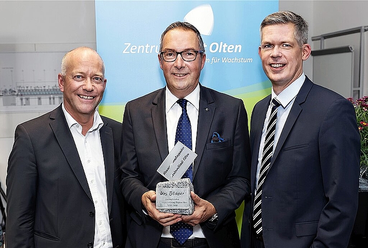 Stadtpräsident Martin Wey (v.l.) mit dem abtretenden Wirtschaftsförderer Urs Blaser und dem neuen Wirtschaftsförderer Rolf Schmid. (Bild: ZVG)