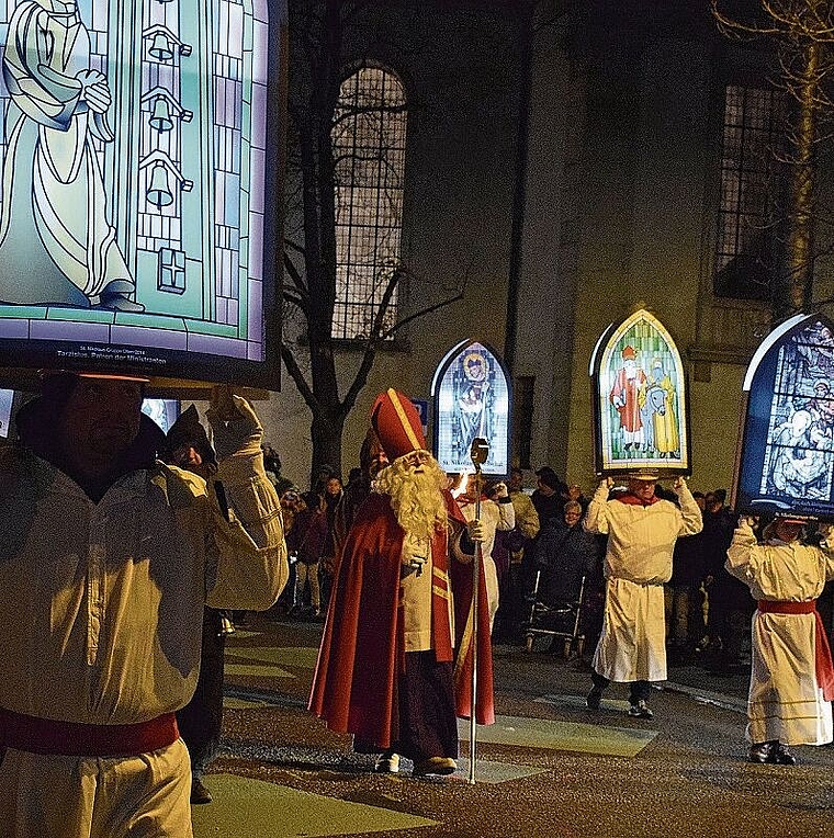 Das Aussenden der St. Nikolaus-Gruppe Olten: Der Umzug mit leuchtenden Iffelen und schallenden Treicheln kann dieses Jahr nicht stattfinden. (Bild: ZVG)