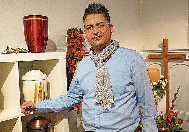 «Ich bin der Meinung, dass dieser Beruf einer der dankbarsten überhaupt ist.» Bestatter Oscar Gerber sieht seinen Beruf als Berufung. (Bild: AGU)