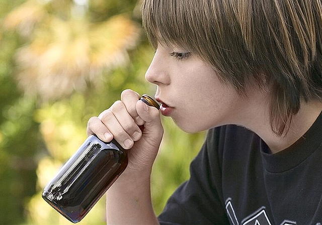 Ein Fünftel der getesteten Verkaufsstellen im Kanton Solothurn verkauft unrechtmässig Alkohol oder Tabak an Jugendliche. (Bild: Fotolia)