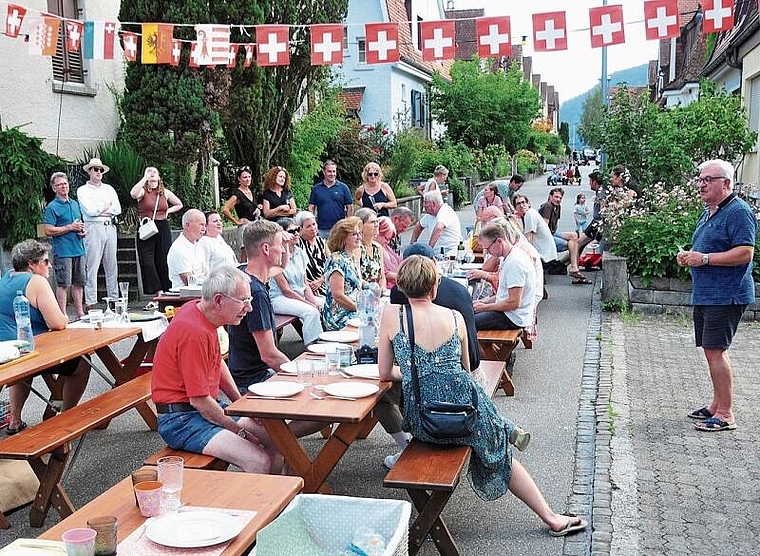 OK-Präsident Franco Giori (rechts) eröffnete den geselligen Event. (Bild: BW)